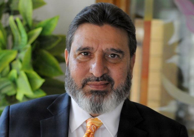 Altaf Bukhari visits Kursoo Rajbagh
